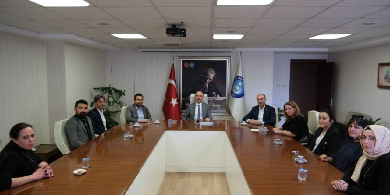 MEB’de Görev Yapan Kamu Şefleri,  Talip Geylan’ı Ziyaret Etti.