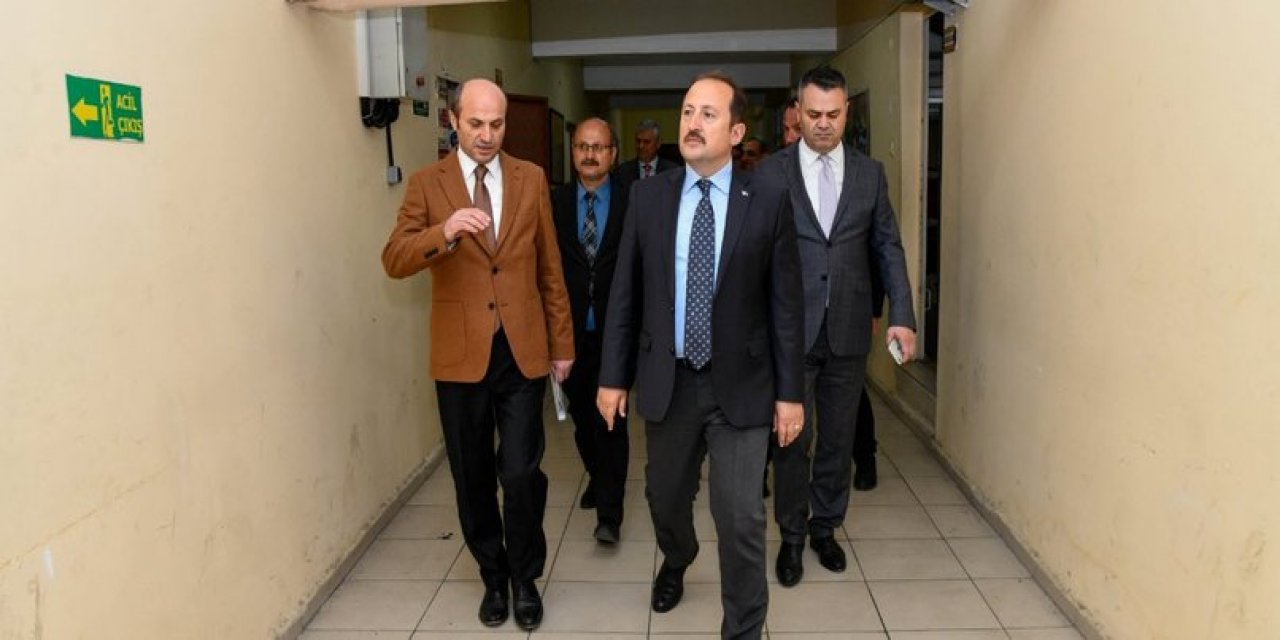 Mersin'de depremlerde hasar gören 76 okul boşaltıldı.