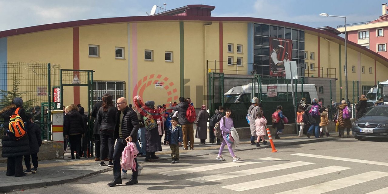 Sinir krizi geçiren şahıs ilkokuldaki 20 kişiyi rehin aldı