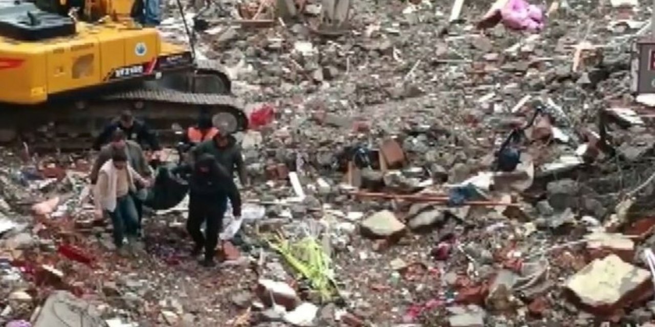 42 gün sonra enkaz altından bir kişinin cansız bedeni çıkarıldı