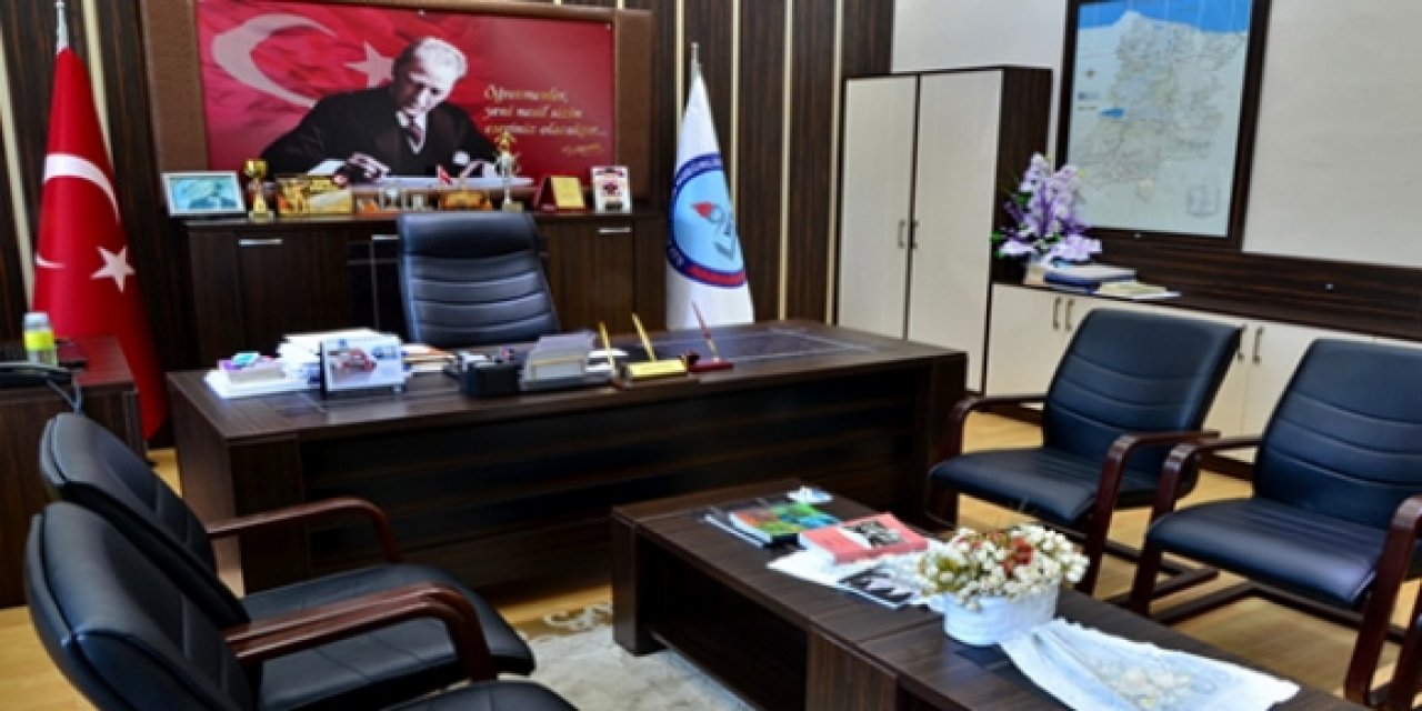 İl Milli Eğitim Müdürüne "Bırakıp Kaçtın" Tepkisi!