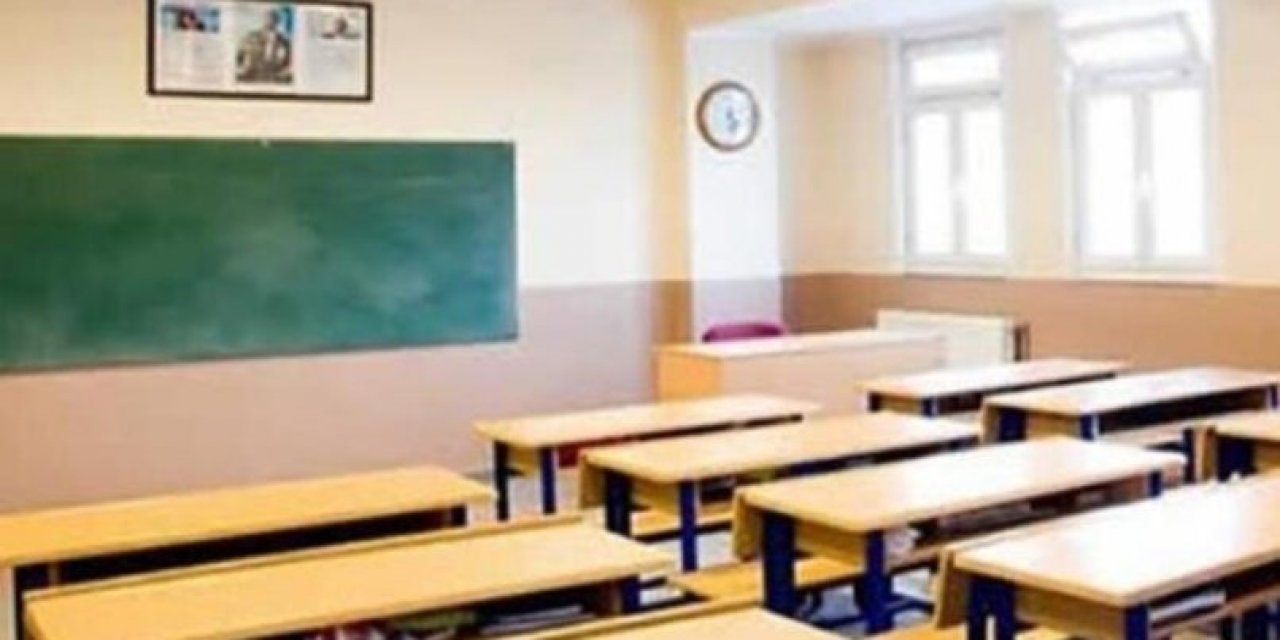 Lise'de ilginç olay! Öğretmen öğrencisini öptü, 'taciz soruşturması' ile meslekten uzaklaştırıldı.. Bakın olay nasıl gerçekleşti