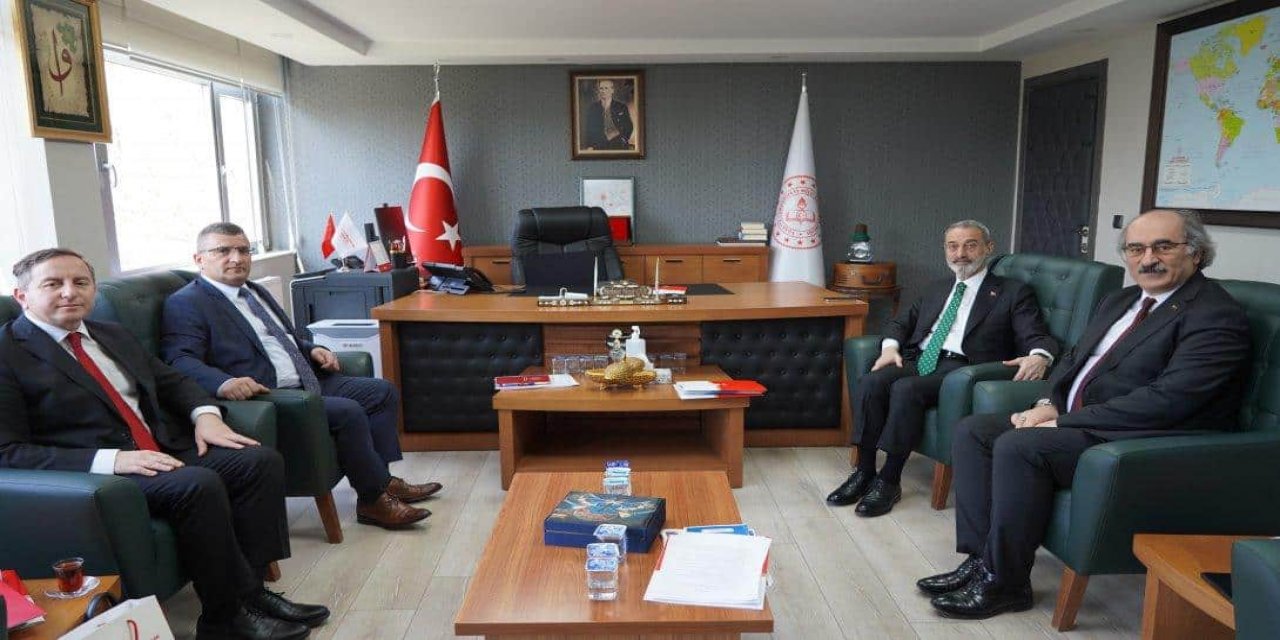 MEB Bakan Yardımcısı  Bakanlık Birimlerinin amirleriyle toplantı yaptı.