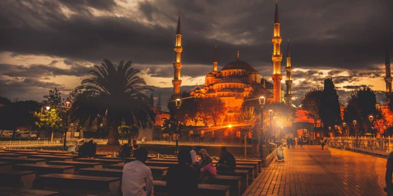 2023 İstanbul imsakiye vakitleri. İstanbul iftar vakti ne zaman? İstanbul iftar saati. İmsak ve akşam vakti ne zaman?