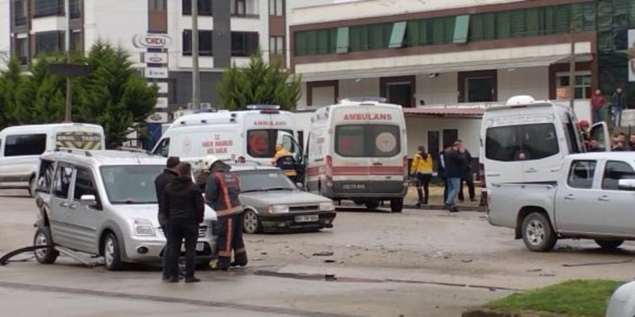 Öğretmen servisi kaza yaptı: Yaralılar var..