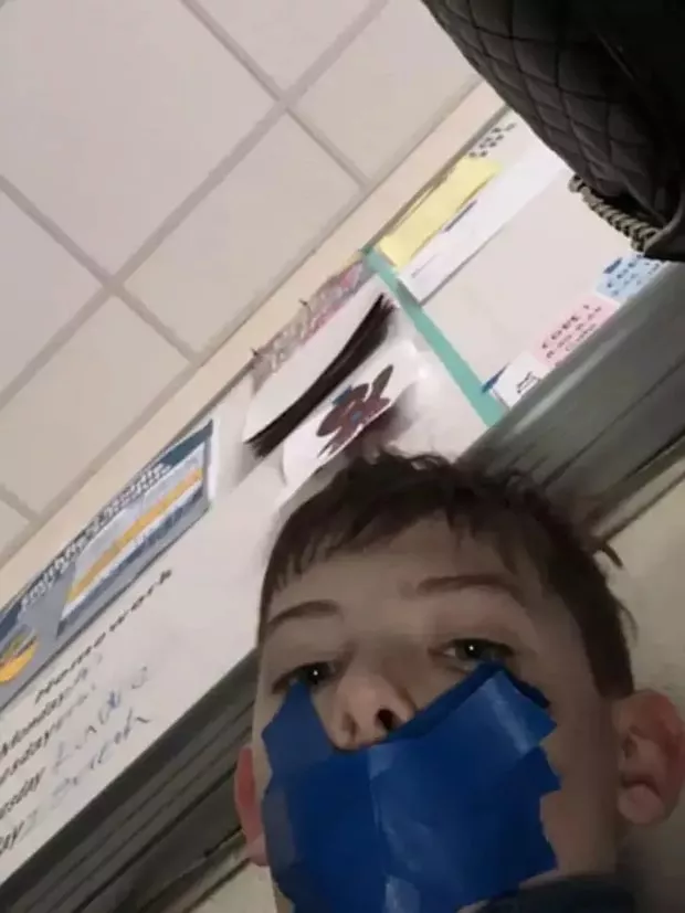 Öğretmen, Çok Konuşan Öğrencisinin Ağzını Bantladı, Ortalık Karıştı