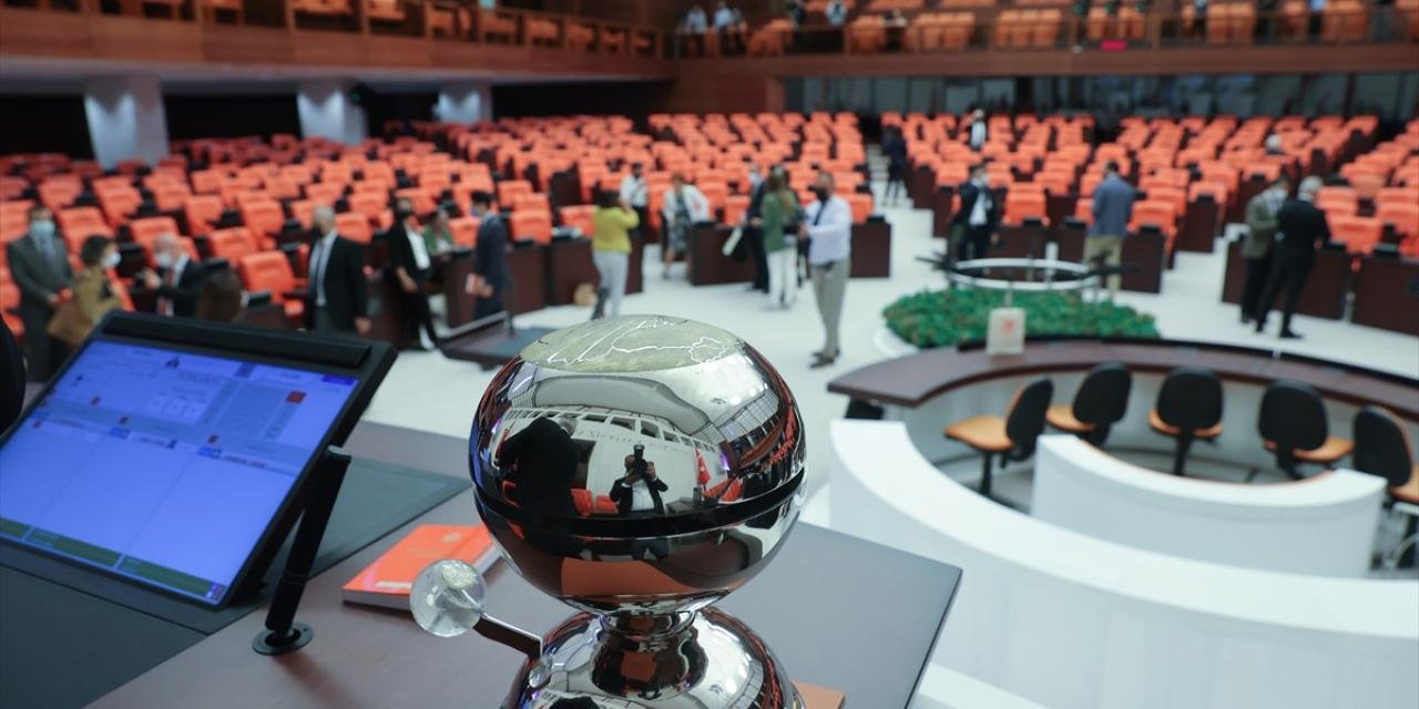 MEB'de Genel Müdür AK Parti  Milletvekilliği Listesine Girdi.