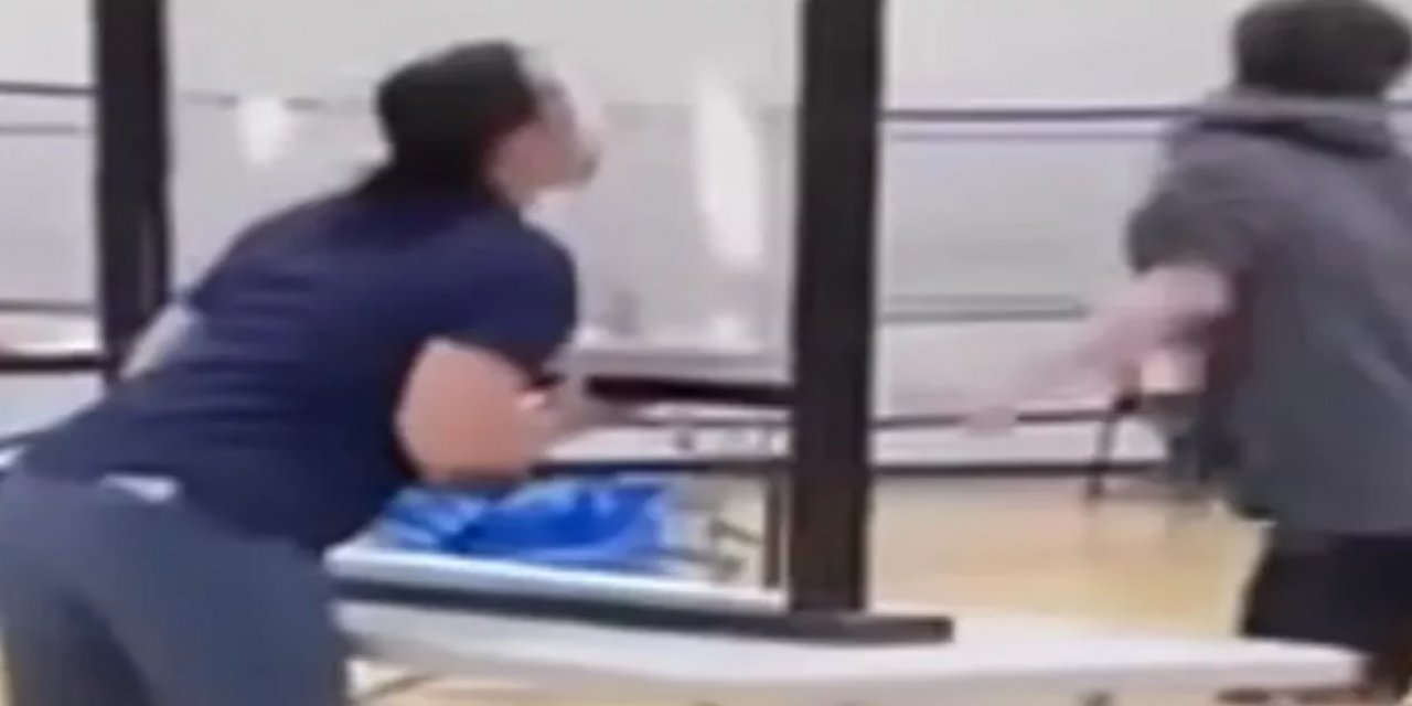 Öğretmenler ve öğrencilerin krema yalama yarışması büyük tepki yarattı!